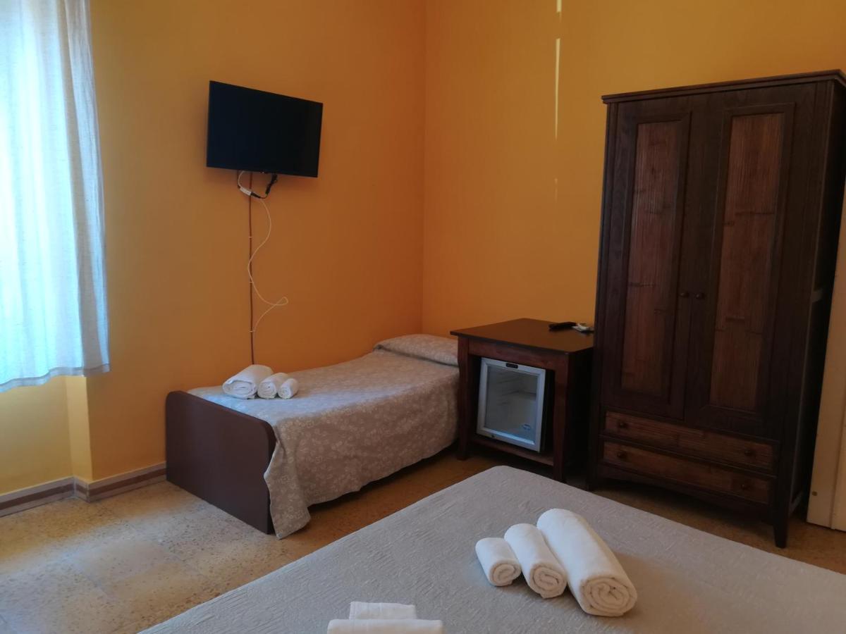 B&B A Due Passi Dal Mare Scilla Exterior foto