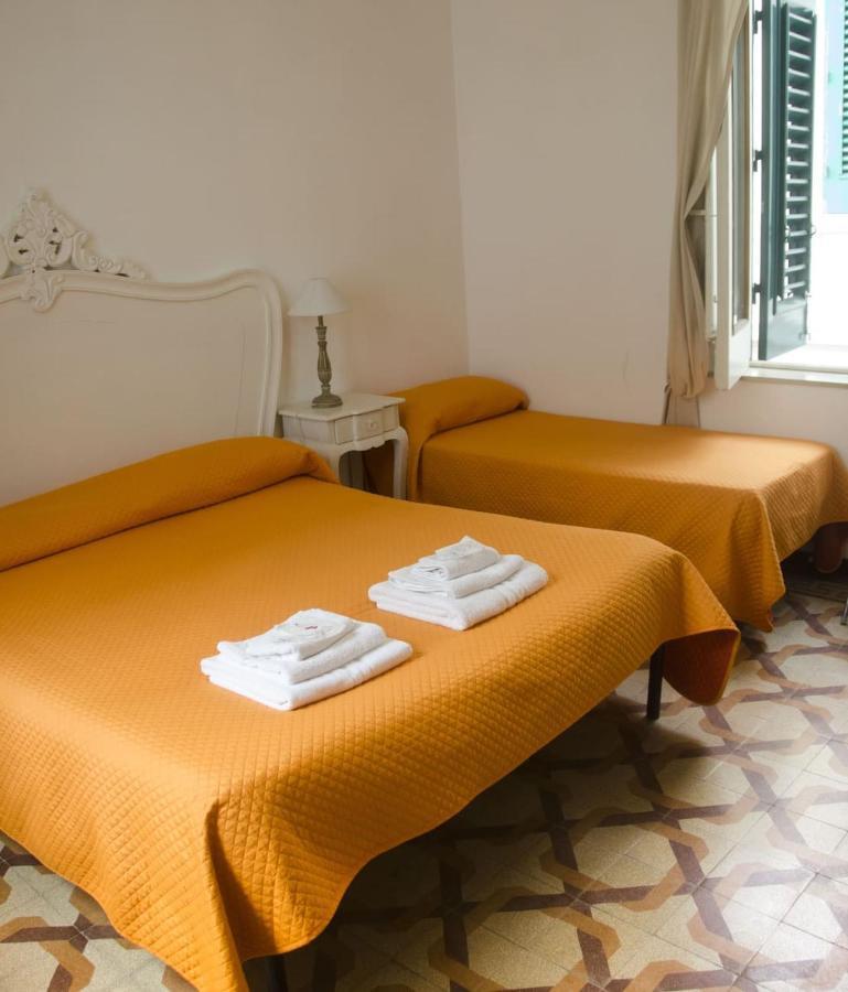 B&B A Due Passi Dal Mare Scilla Exterior foto